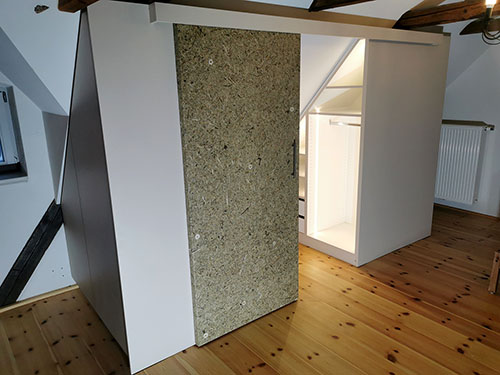 Einbauschrank mit Schiebetür  aus Almwiesenheu